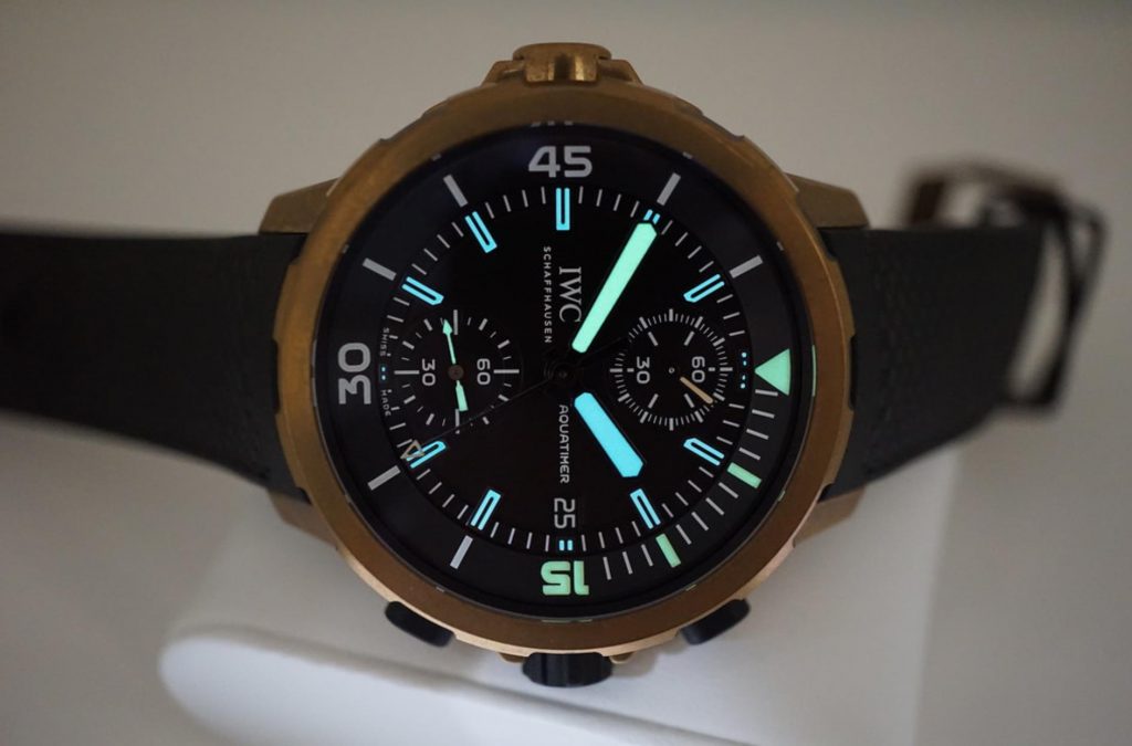 The bronze case fake watch is waterproof.