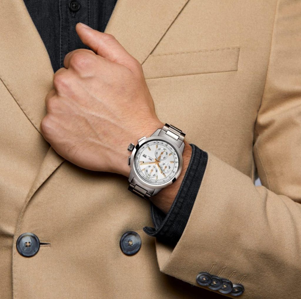 The white dial fake watch is designed for men.