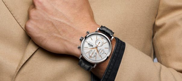 The silvery dial fake watch is designed for men.